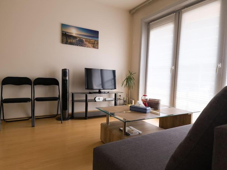 Cozy Studio With Pool Close To The Sea Остенде Экстерьер фото