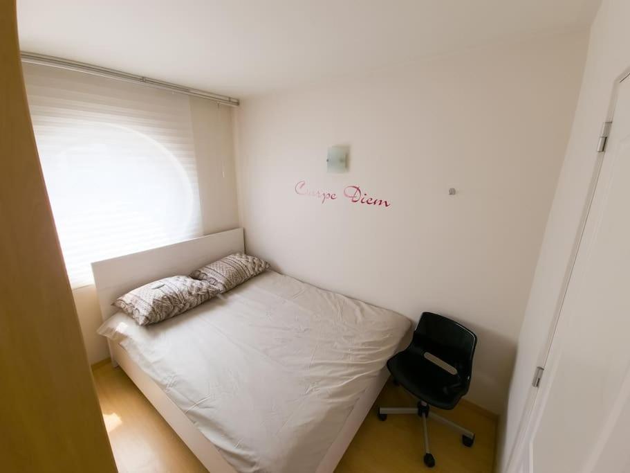 Cozy Studio With Pool Close To The Sea Остенде Экстерьер фото
