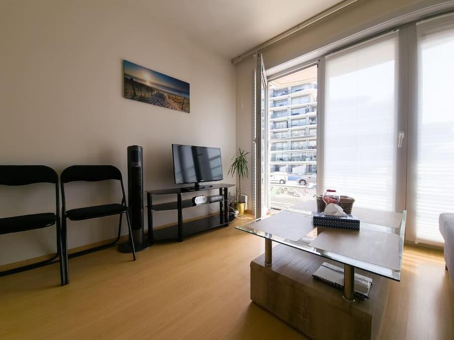 Cozy Studio With Pool Close To The Sea Остенде Экстерьер фото